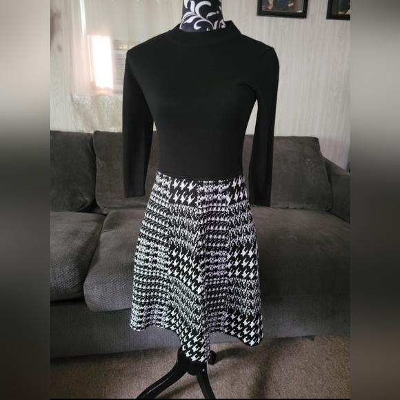 BCX Black & White Sweater Dress Size M  Houndstooth pattern Blend - Picture 2 of 9
